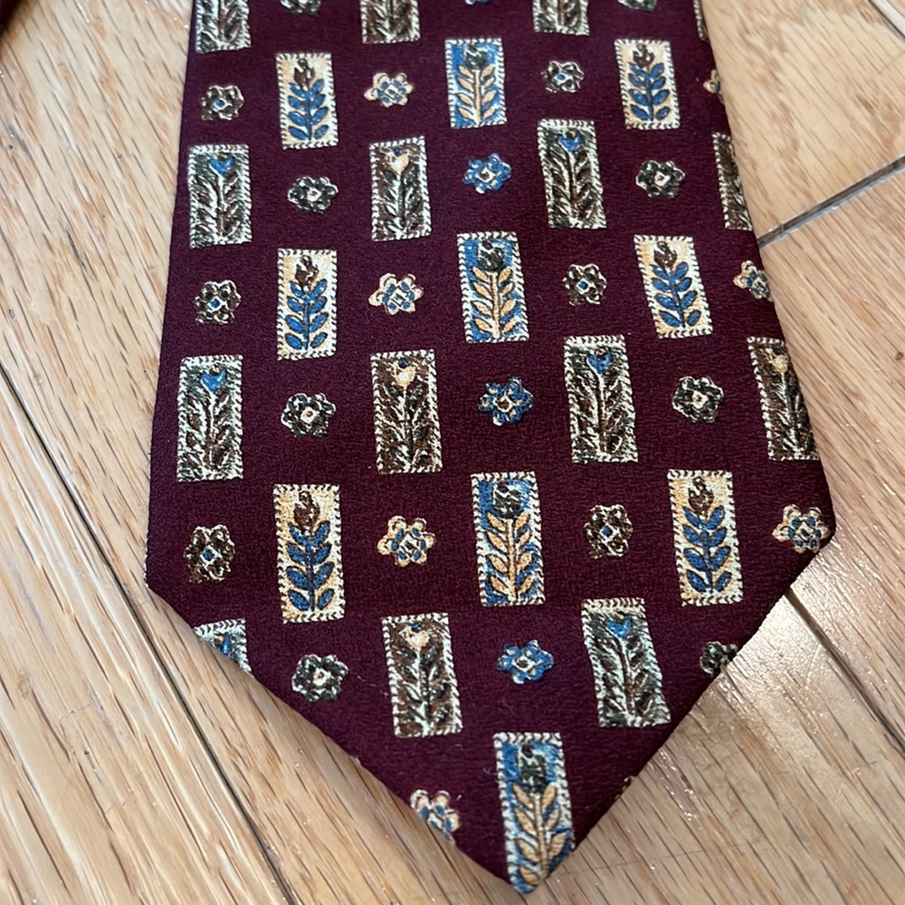 VINTAGE AKA Eddie Bauer Burgundy Red & Cream Floral Print Silk Tie - Picture 2 of 5